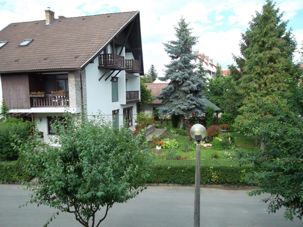 Haus Gizella Hotel Harkány Quarto foto